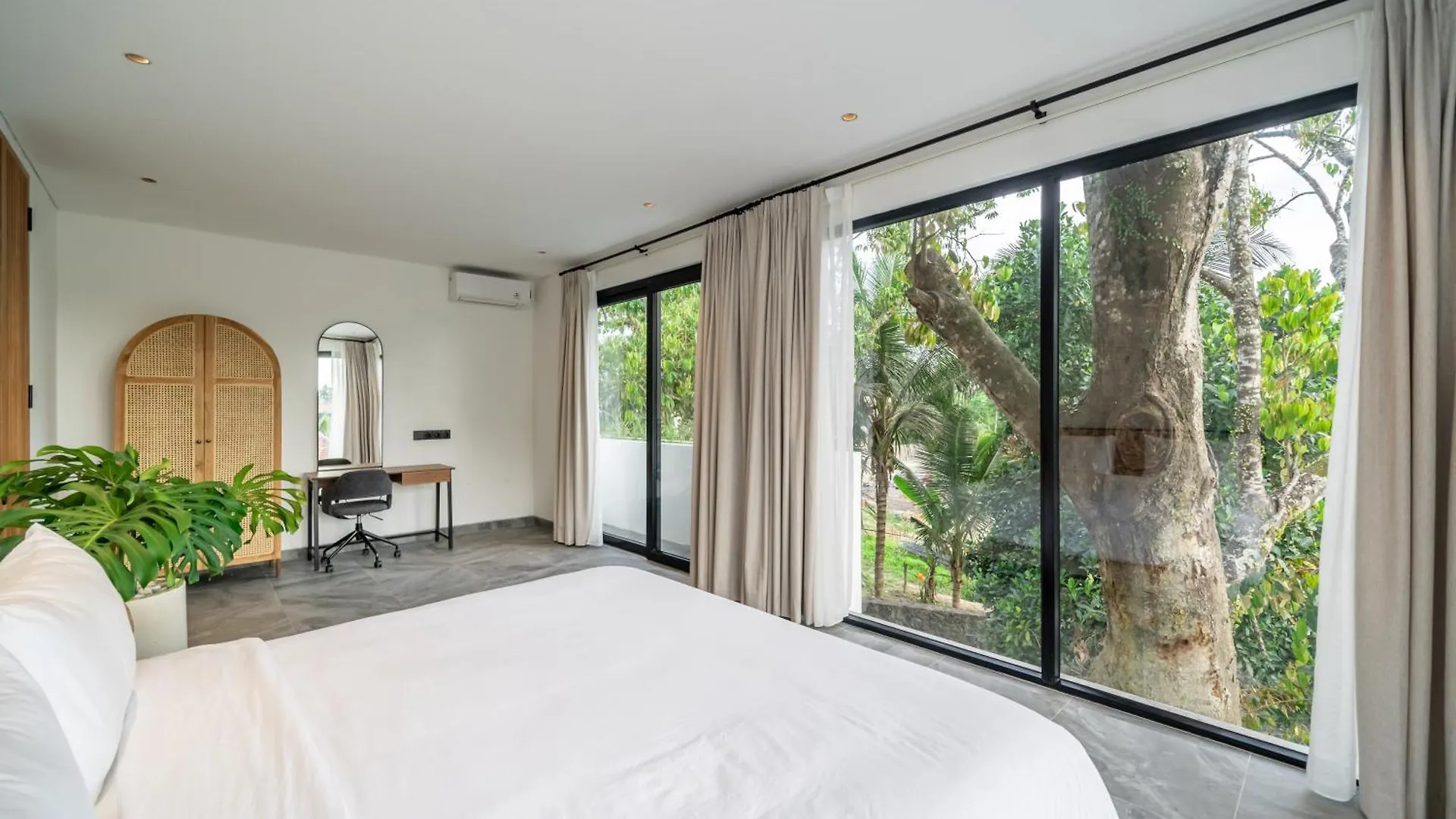Stunning New Villa With Expansive Living And Jaw-Dropping Views! Ubud